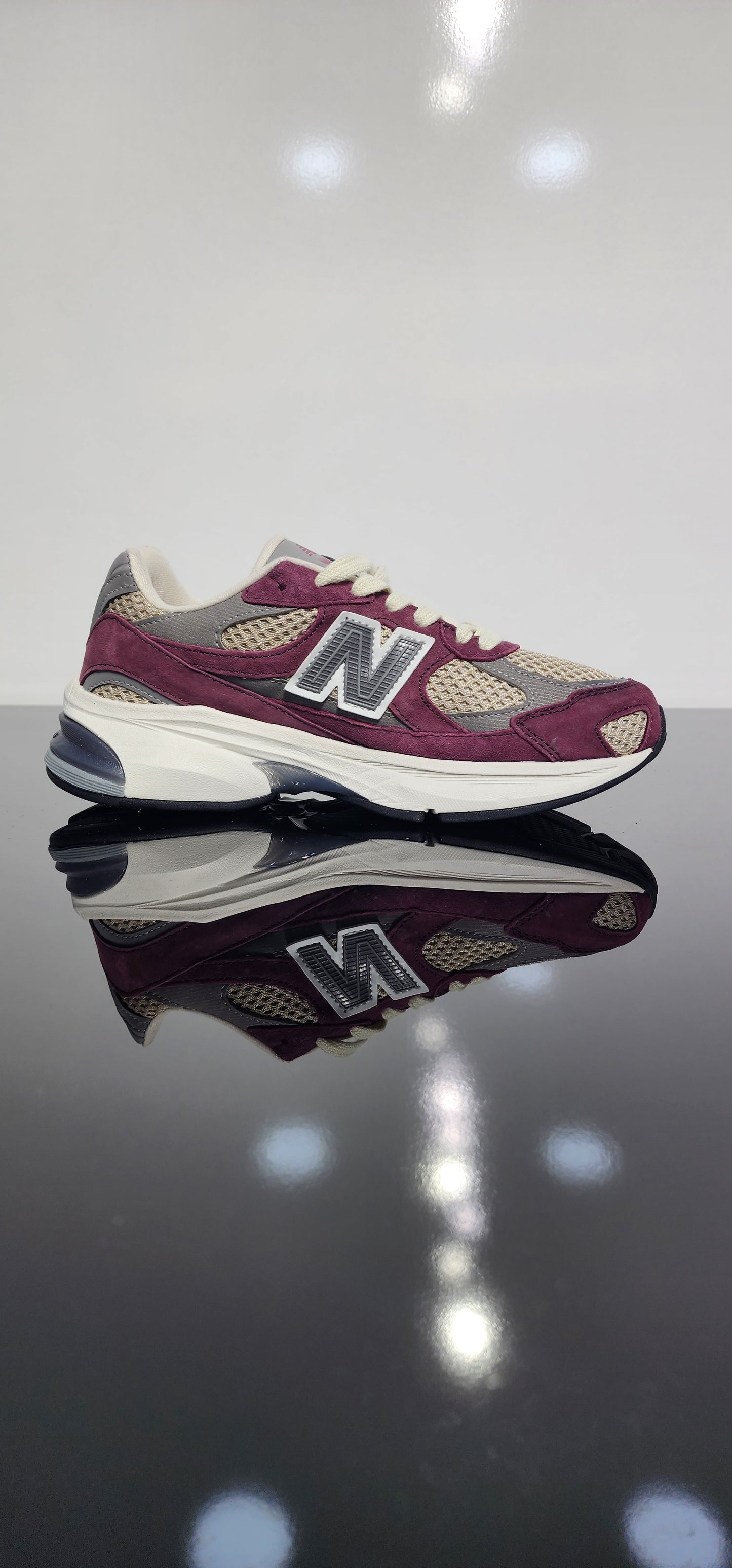 New Balance 740 (Burgundy/white)