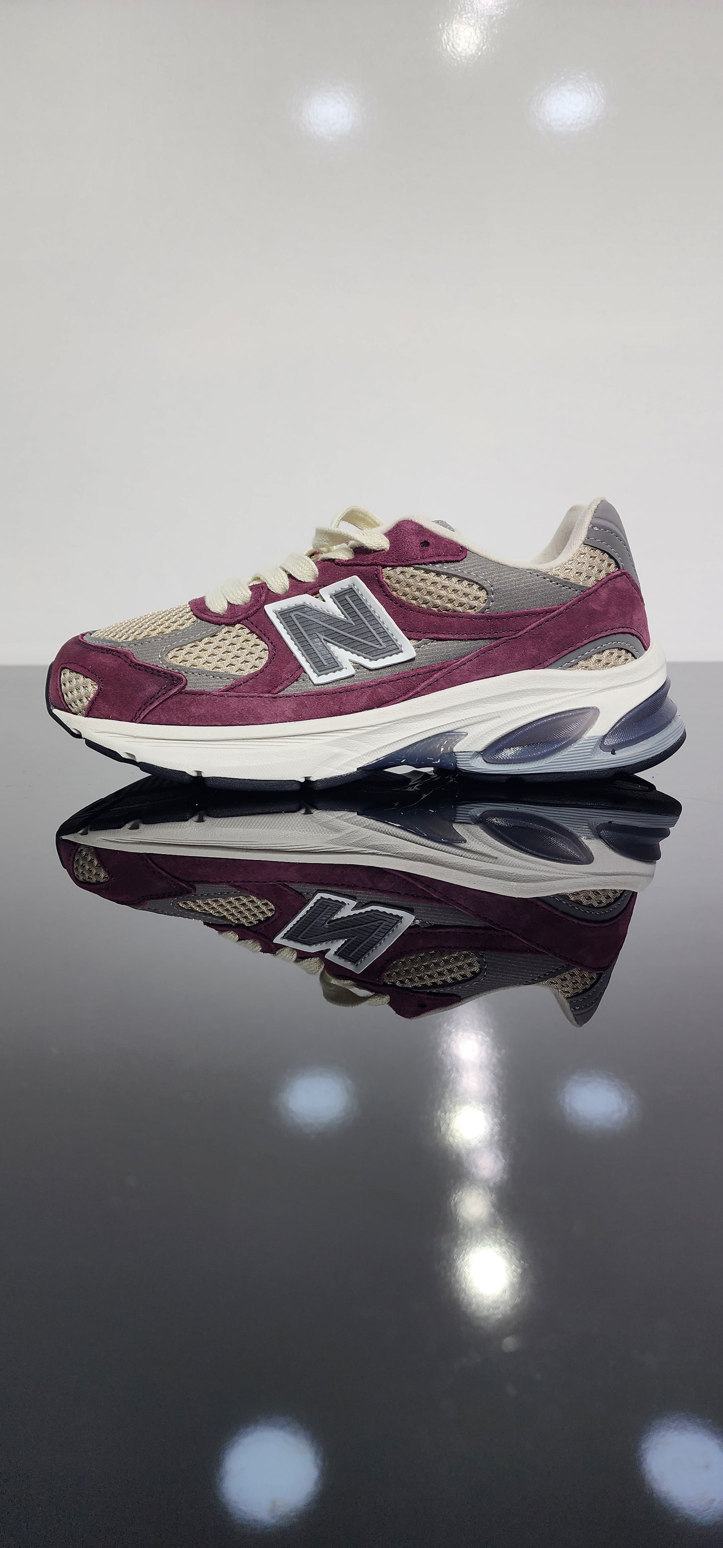 New Balance 740 (Burgundy/white)
