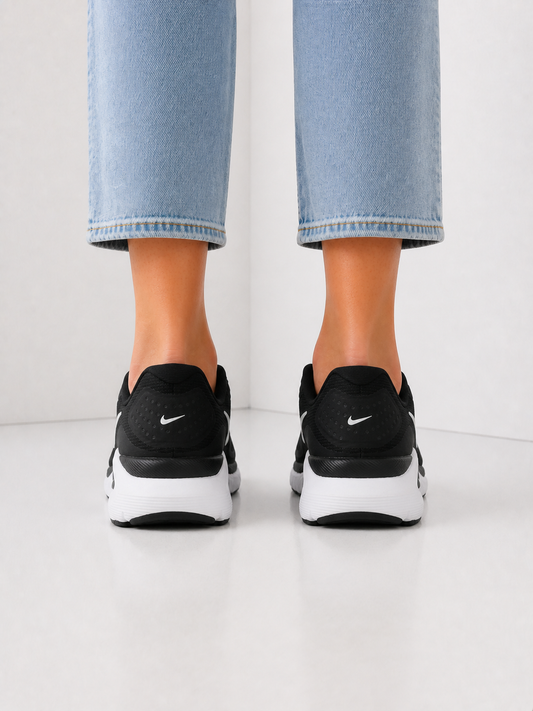Nike Performance STRUCTURE 26 -Black/White